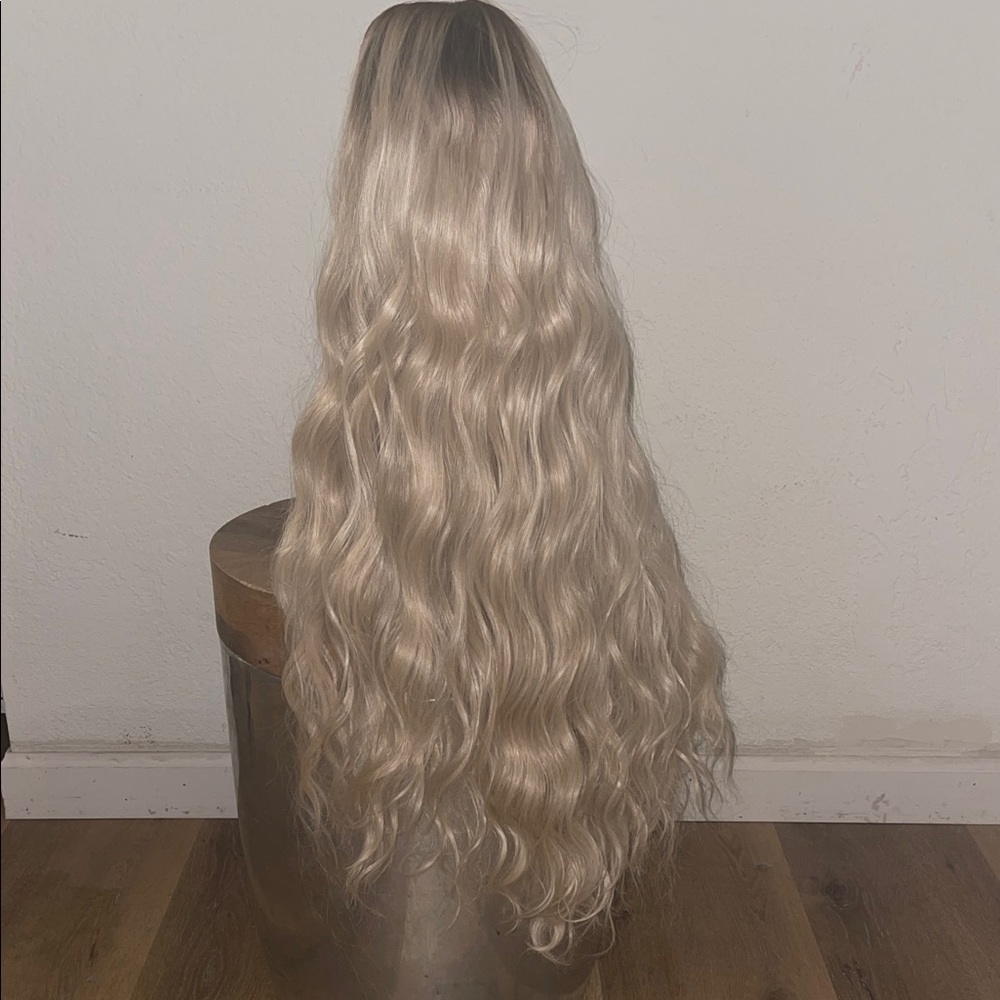 Elegant Long Wavy Blonde Wig